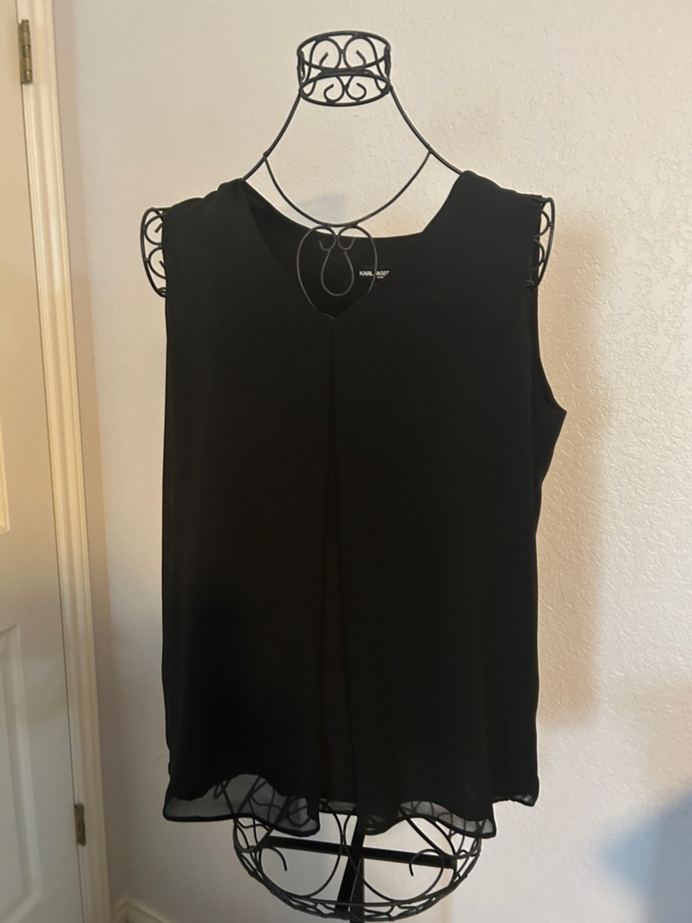 Karl Lagerfeld Black Sleeveless V-Neck Chiffon Layered blouse